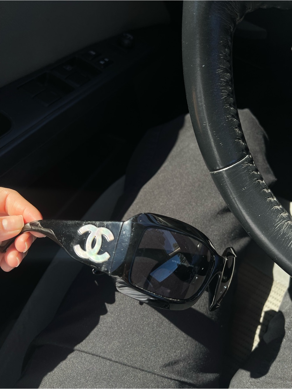 CHANEL mother of pearl sunglasses - Picture 4 of 7